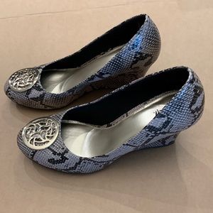 NWOT wedged pumps NWOT size 9